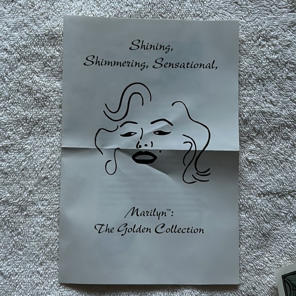 Marilyn Monroe Plate “Sultry Yet Regal” by The Bradford Exchange - Picture 5 of 5